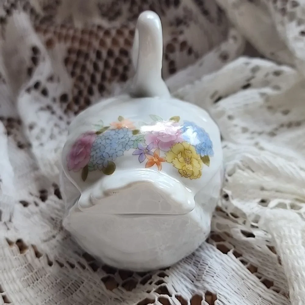 Vintage Swan Lidded Trinket Box Vtg Japan Romantic Coquette
